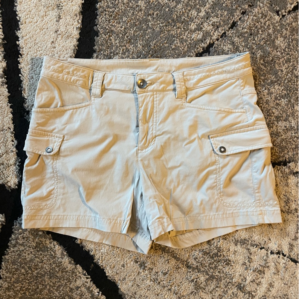 Eddie Bauer Women’s Beige Cargo Shorts Size 6